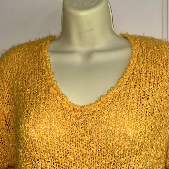 Vintage 80s Sunny (Stein Mart) Golden Yellow Short Sleeve Boucle Acrylic Sweater - Picture 2 of 9
